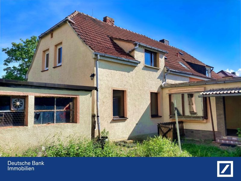 Sanierungsbedürftiges Haus auf großem Grundstück - Perfekt für Ihr
